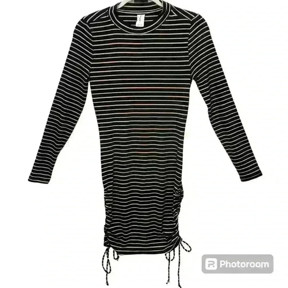 Small Abound Dress with strings at the bottom of the dress - Picture 1 of 3